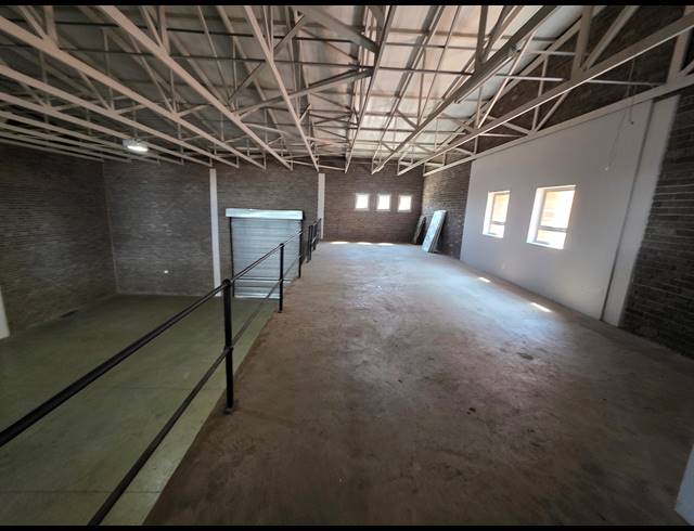 450M² WAREHOUSE TO LET IN STORMILL